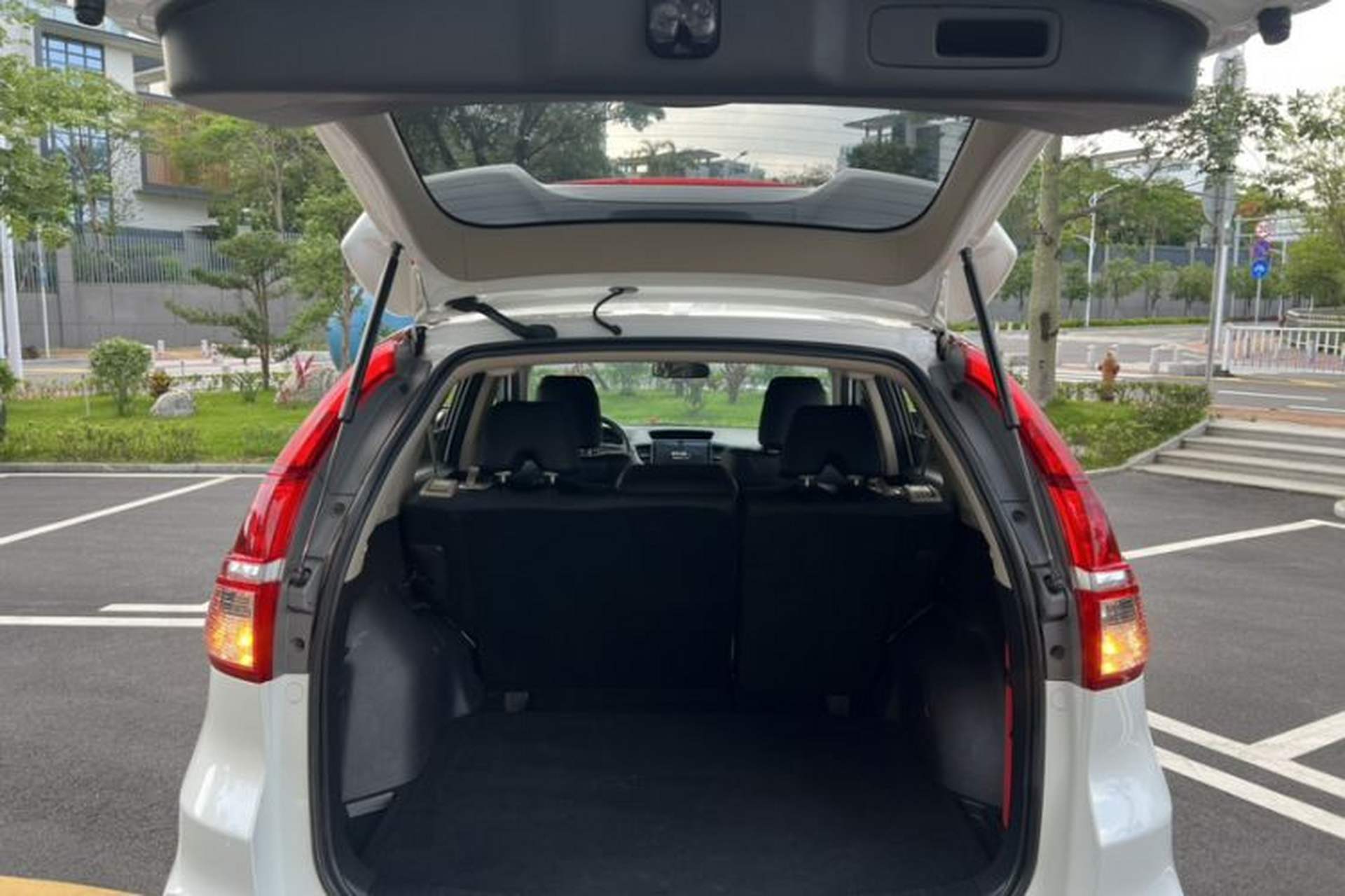 Used Honda CR-V 2015 2.0L two-wheel drive urban version Trunk