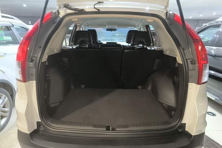 Used Honda CR-V 2015 2.0L 2WD Classic Edition Trunk