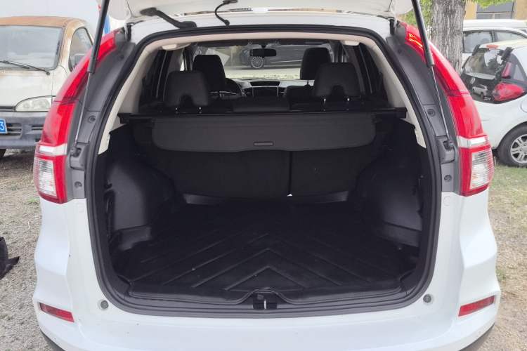Used Honda CR-V 2015 2.4L two-wheel drive luxury version Trunk