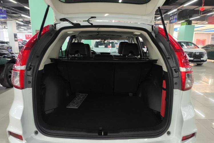 Used Honda CR-V 2015 2.4L four-wheel drive luxury version Trunk