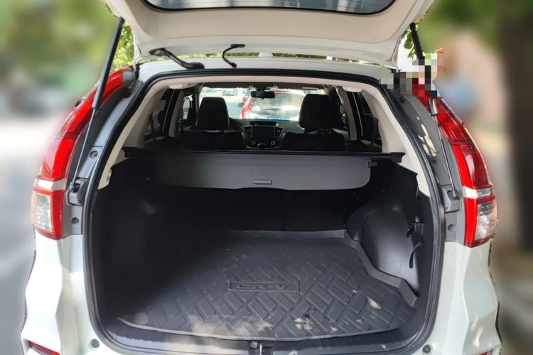 Used Honda CR-V 2015 2.4L two-wheel drive luxury version Trunk
