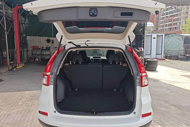 Used Honda CR-V 2015 2.0L two-wheel drive Fashion Edition Trunk