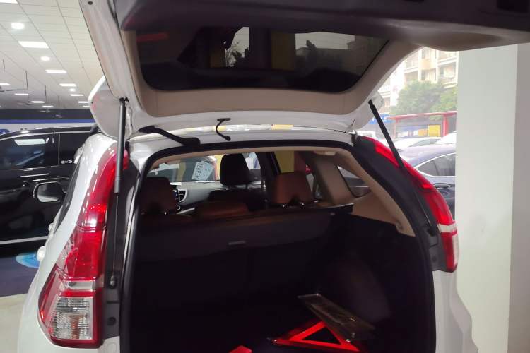 Used Honda CR-V 2015 2.0L two-wheel drive Fashion Edition Trunk