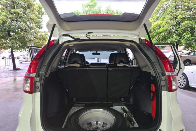 Used Honda CR-V 2015 2.0L two-wheel drive urban version Trunk
