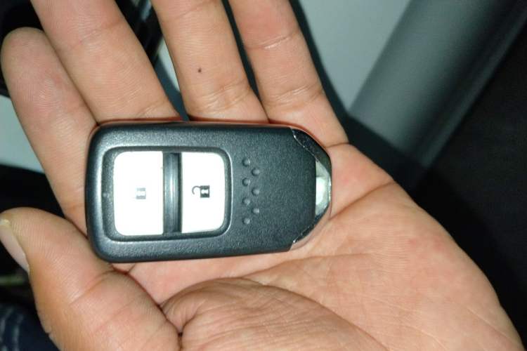 Used Honda CR-V 2015 2.4L two-wheel drive luxury version Vehicle Key