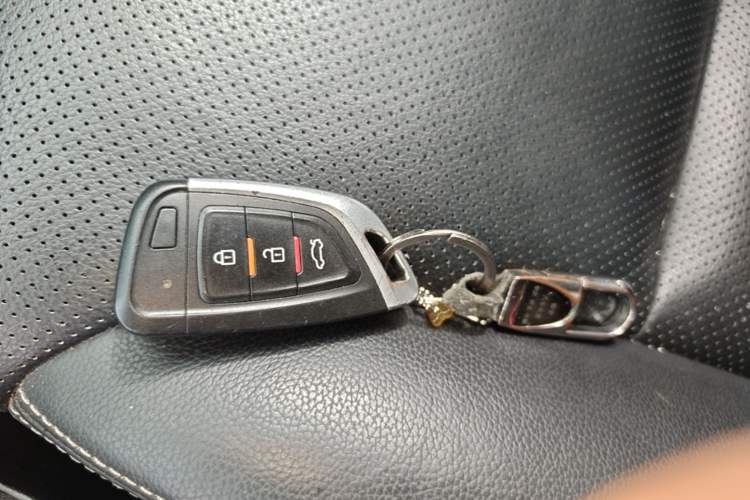 Used Honda CR-V 2015 2.4L two-wheel drive luxury version Vehicle Key