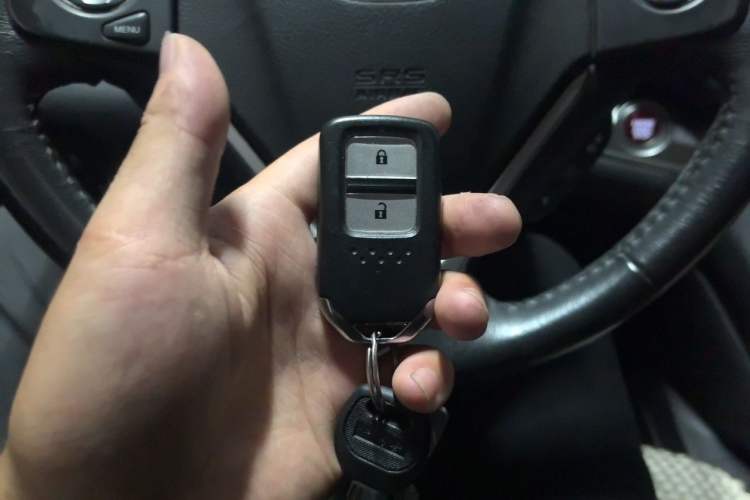 Used Honda CR-V 2015 2.4L two-wheel drive luxury version Vehicle Key