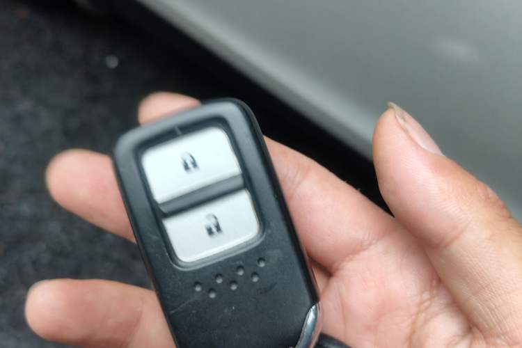 Used Honda CR-V 2015 2.4L two-wheel drive luxury version Vehicle Key