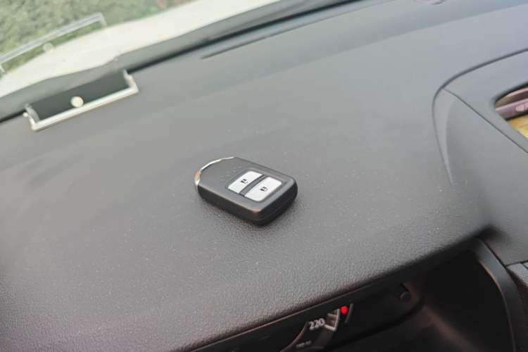 Used Honda CR-V 2015 2.4L two-wheel drive luxury version Vehicle Key