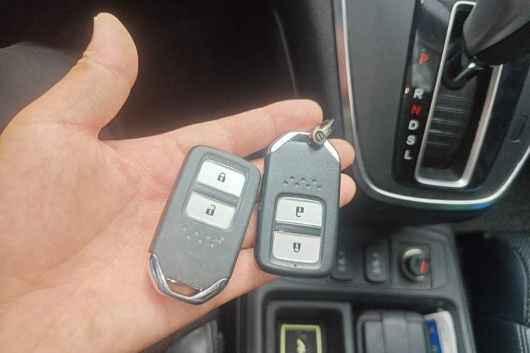 Used Honda CR-V 2015 2.4L two-wheel drive luxury version Vehicle Key