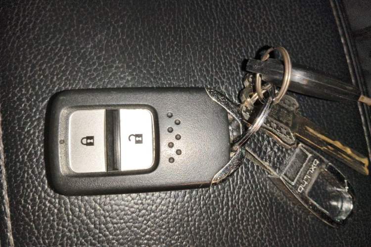 Used Honda CR-V 2015 2.4L two-wheel drive luxury version Vehicle Key