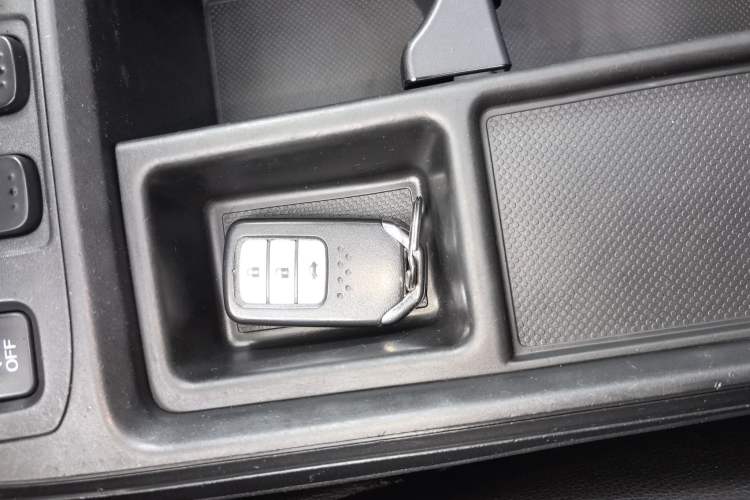 Used Honda CR-V 2015 2.4L two-wheel drive luxury version Vehicle Key
