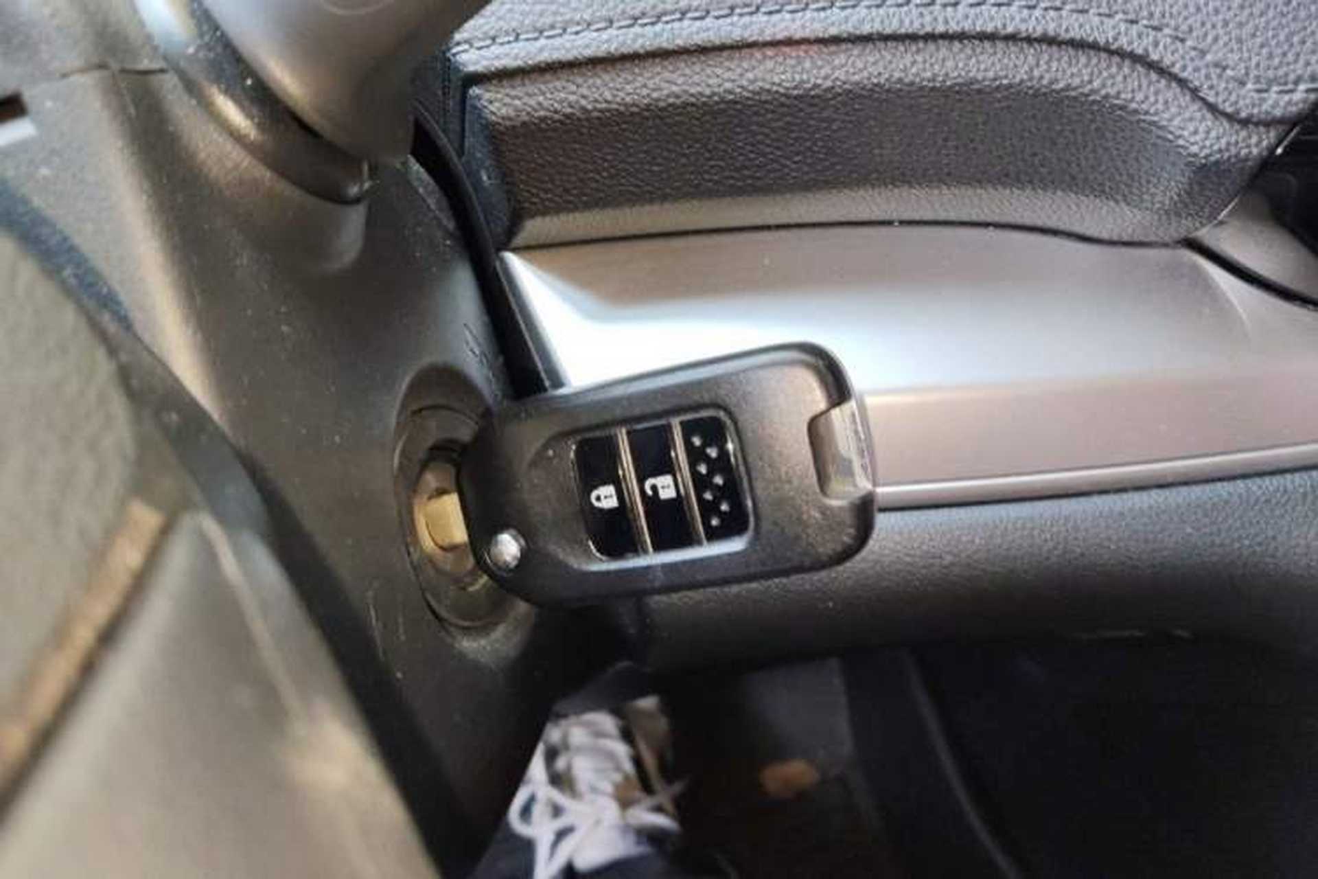 Used Honda CR-V 2015 2.0L two-wheel drive urban version Vehicle Key