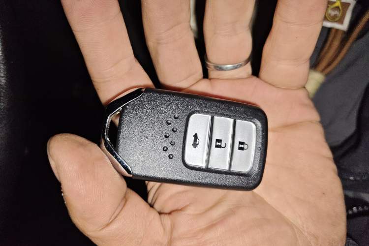 Used Honda CR-V 2015 2.4L two-wheel drive luxury version Vehicle Key
