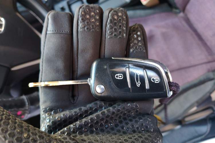 Used Honda CR-V 2015 2.0L two-wheel drive urban version Vehicle Key