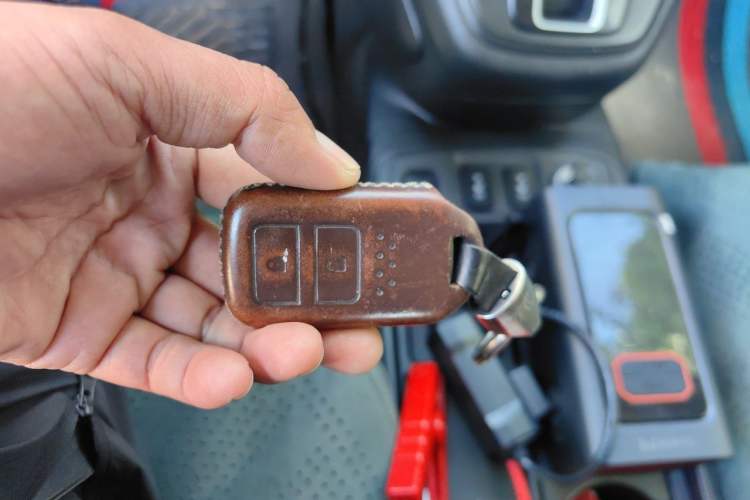 Used Honda CR-V 2015 2.4L four-wheel drive luxury version Vehicle Key