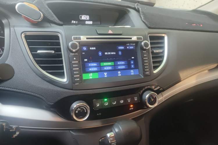 Used Honda CR-V 2016 2.0L two-wheel drive Urban Edition Audio And AC Panel