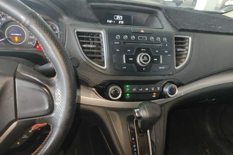 Used Honda CR-V 2016 2.0L two-wheel drive Urban Edition Audio And AC Panel