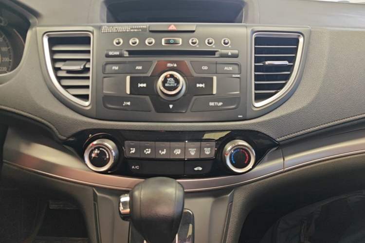 Used Honda CR-V 2016 2.0L two-wheel drive Urban Edition Audio And AC Panel