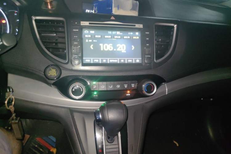 Used Honda CR-V 2016 2.0L two-wheel drive Urban Edition Audio And AC Panel