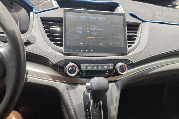 Used Honda CR-V 2016 2.0L two-wheel drive Urban Edition Audio And AC Panel