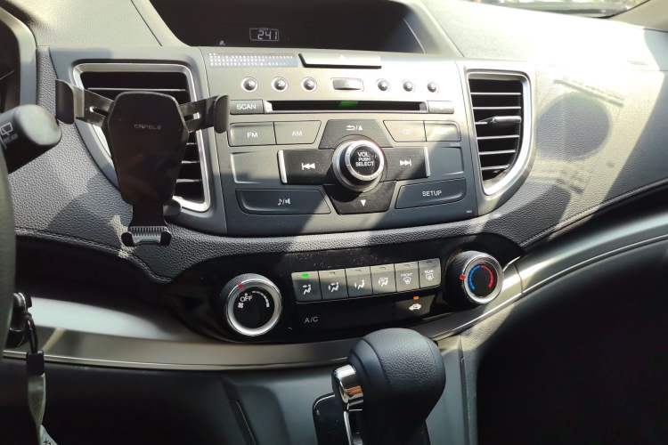 Used Honda CR-V 2016 2.0L two-wheel drive Urban Edition Audio And AC Panel