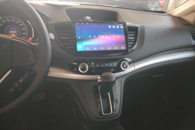 Used Honda CR-V 2016 2.0L two-wheel drive Urban Edition Audio And AC Panel