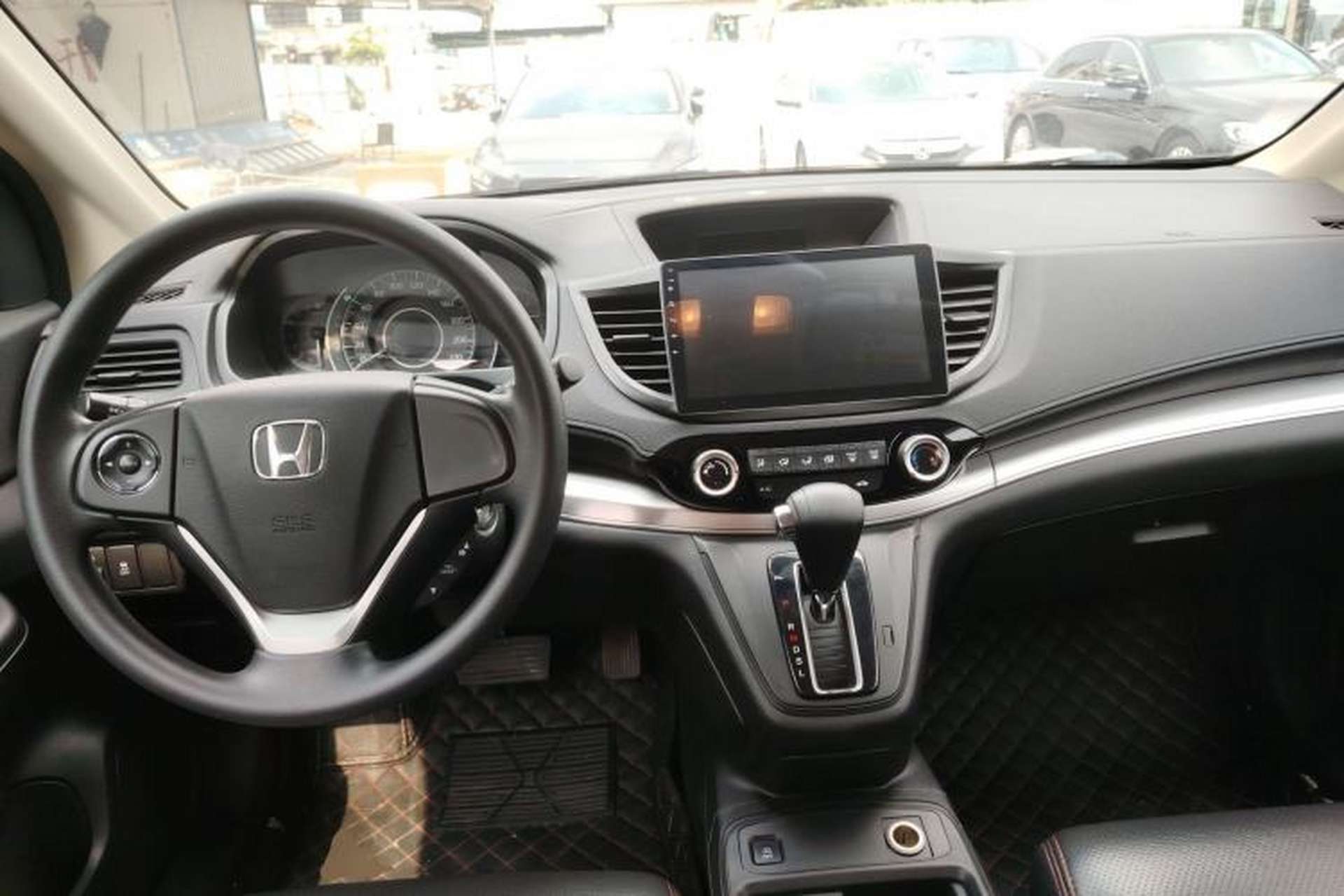 Used Honda CR-V 2016 2.0L Two-Wheel Drive Classic Edition Center Console