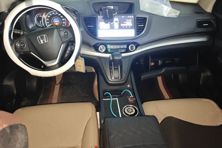 Used Honda CR-V 2016 2.0L two-wheel drive Urban Edition Center Console