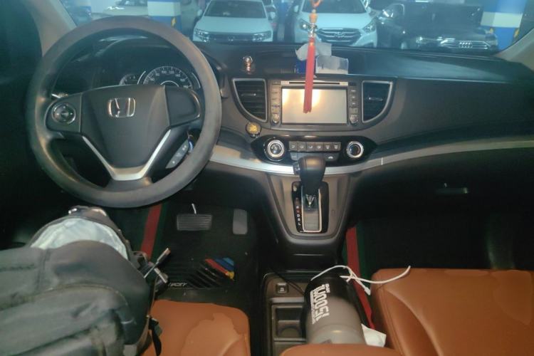 Used Honda CR-V 2016 2.0L two-wheel drive Urban Edition Center Console