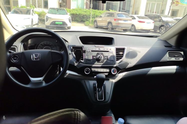 Used Honda CR-V 2016 2.0L two-wheel drive Urban Edition Center Console