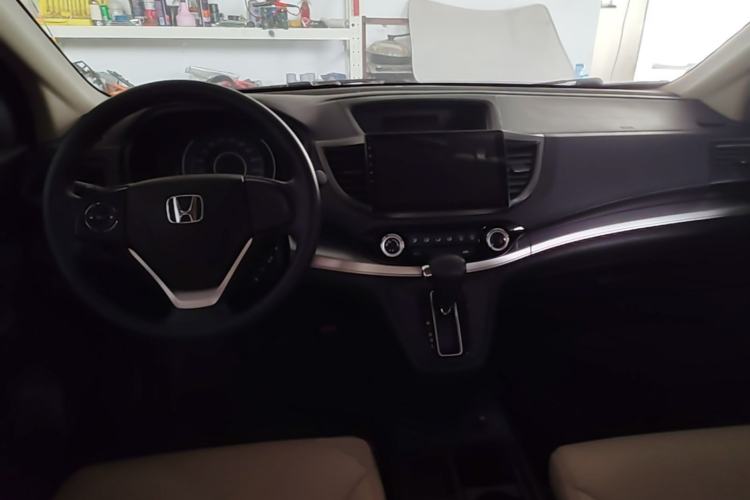 Used Honda CR-V 2016 2.0L Two-Wheel Drive Classic Edition Center Console