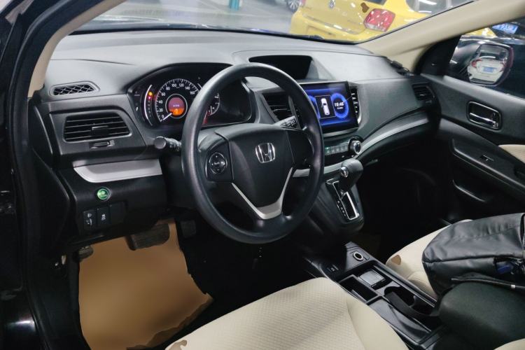 Used Honda CR-V 2016 2.0L Two-Wheel Drive Classic Edition Center Console