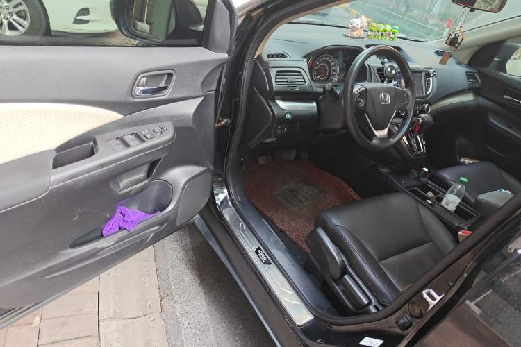 Used Honda CR-V 2016 2.0L two-wheel drive Urban Edition Driver Seat