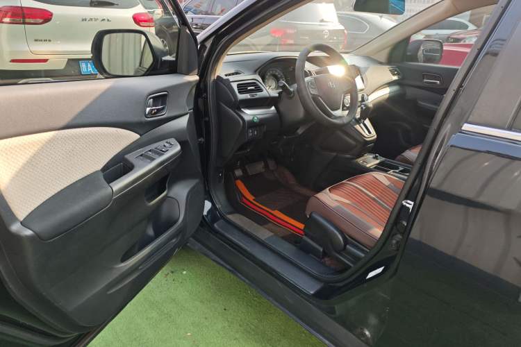 Used Honda CR-V 2016 2.0L two-wheel drive Urban Edition Driver Seat