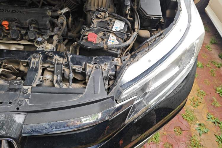 Used Honda CR-V 2016 2.0L two-wheel drive Urban Edition Engine Bay Left