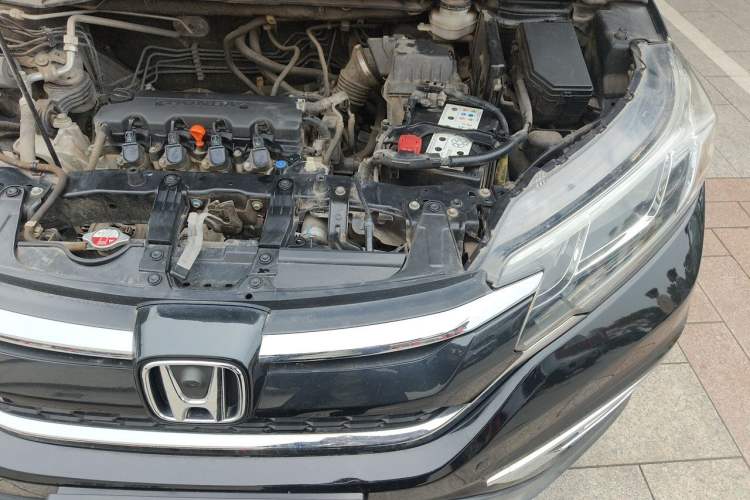 Used Honda CR-V 2016 2.0L two-wheel drive Urban Edition Engine Bay Left