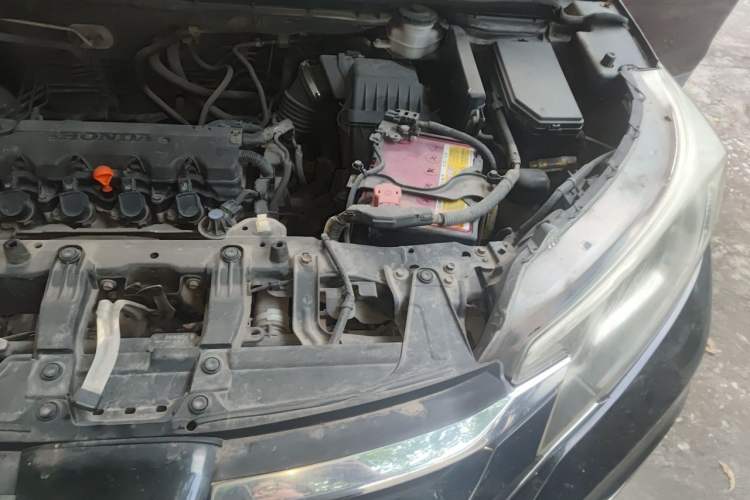 Used Honda CR-V 2016 2.0L two-wheel drive Urban Edition Engine Bay Left