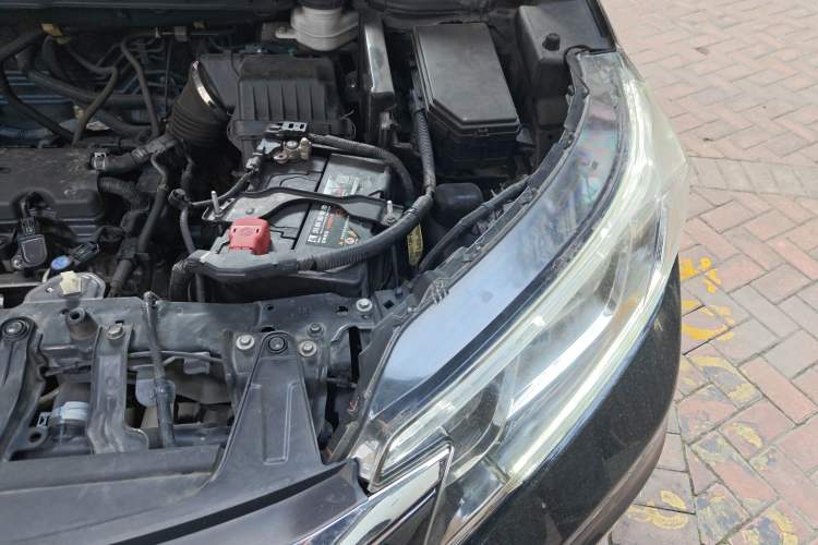 Used Honda CR-V 2016 2.0L two-wheel drive Urban Edition Engine Bay Left