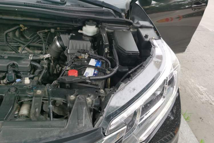 Used Honda CR-V 2016 2.0L two-wheel drive Urban Edition Engine Bay Left