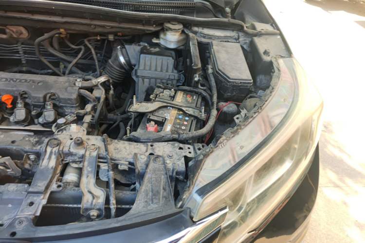 Used Honda CR-V 2016 2.0L two-wheel drive Urban Edition Engine Bay Left