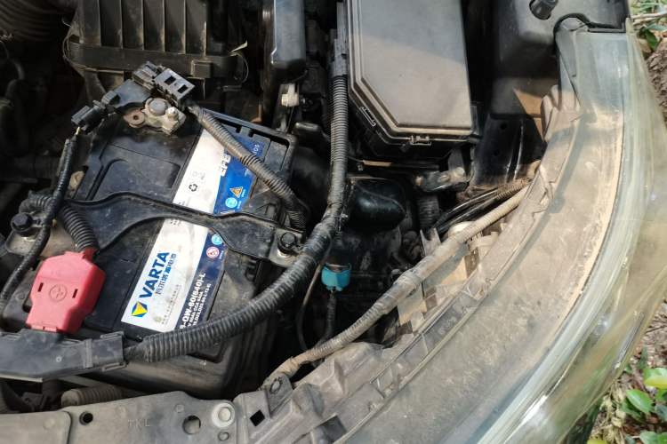 Used Honda CR-V 2016 2.0L two-wheel drive Urban Edition Engine Bay Left