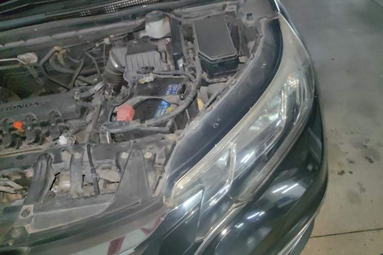 Used Honda CR-V 2016 2.0L two-wheel drive Urban Edition Engine Bay Left