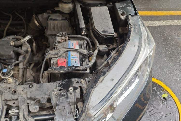 Used Honda CR-V 2016 2.0L two-wheel drive Urban Edition Engine Bay Left