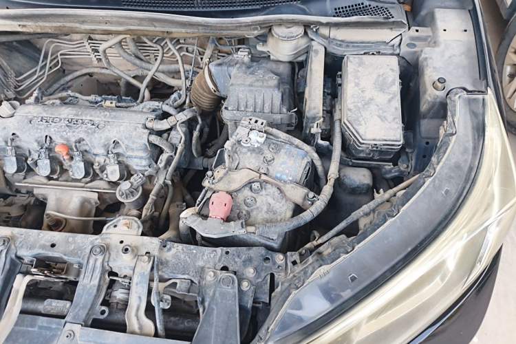 Used Honda CR-V 2016 2.0L two-wheel drive Urban Edition Engine Bay Left