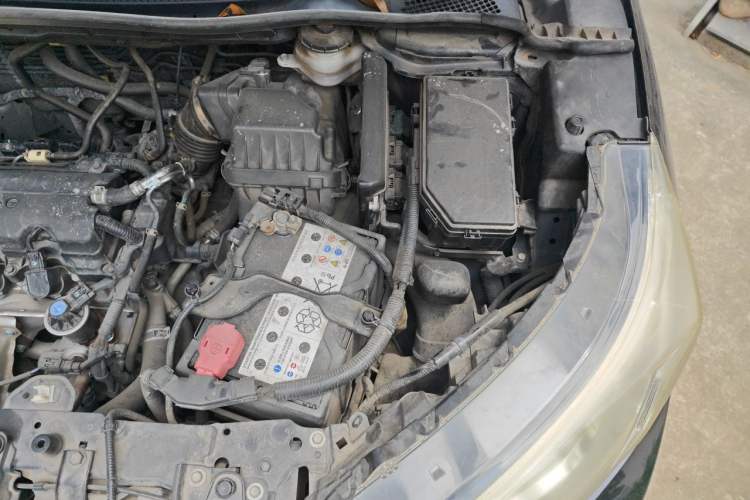 Used Honda CR-V 2016 2.0L two-wheel drive Urban Edition Engine Bay Left