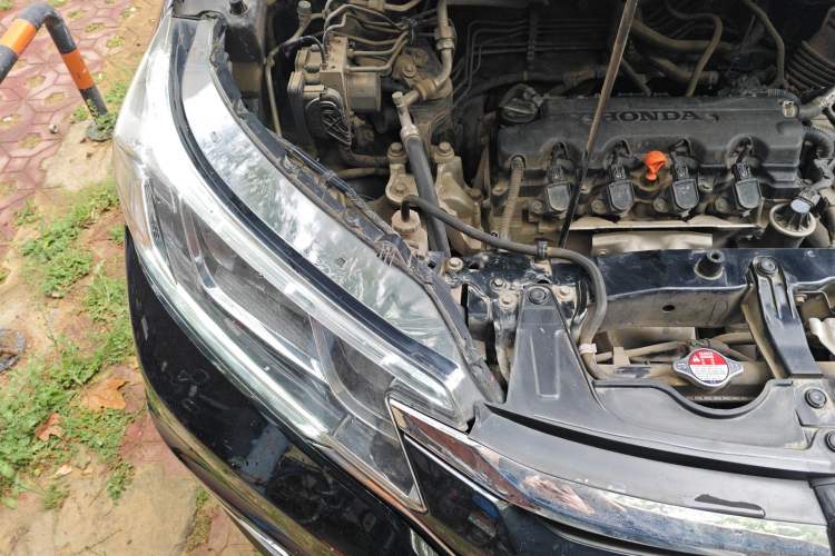 Used Honda CR-V 2016 2.0L two-wheel drive Urban Edition Engine Bay Right
