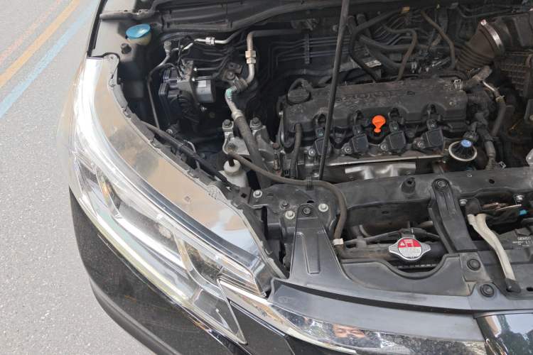 Used Honda CR-V 2016 2.0L two-wheel drive Urban Edition Engine Bay Right