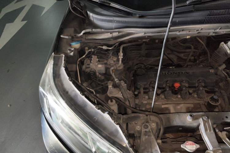 Used Honda CR-V 2016 2.0L two-wheel drive Urban Edition Engine Bay Right