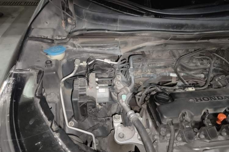 Used Honda CR-V 2016 2.0L two-wheel drive Urban Edition Engine Bay Right